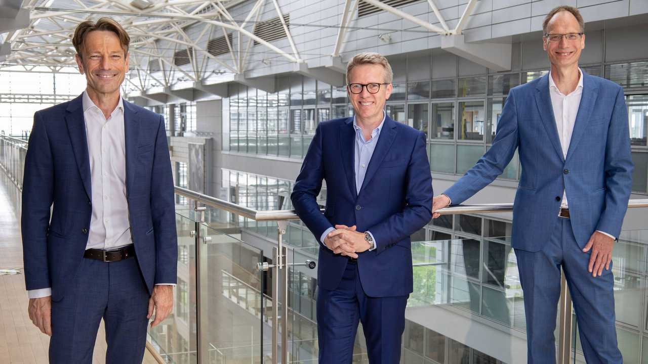 Uwe Hochgeschurtz, Xavier Chereau, Michael Lohscheller (von links)