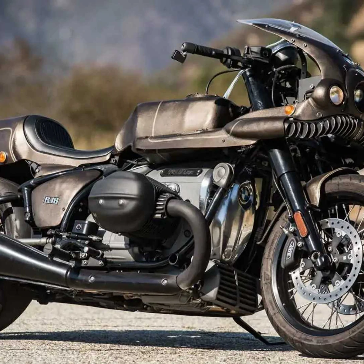 the-wal-2021-bmw-r-18---main.webp