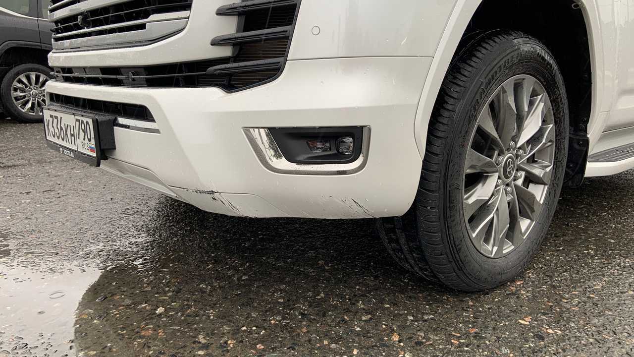 Повреждение Toyota Land Cruiser 300