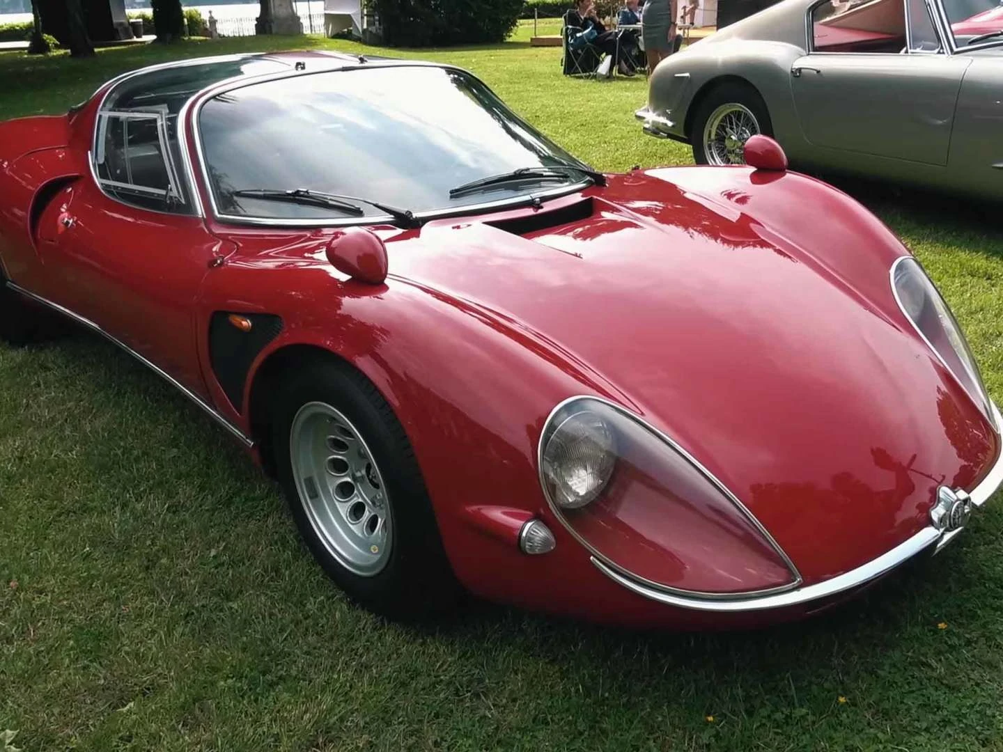 Nadir görülen Alfa Romeo Tipo 33 Stradale'ye bir göz atın