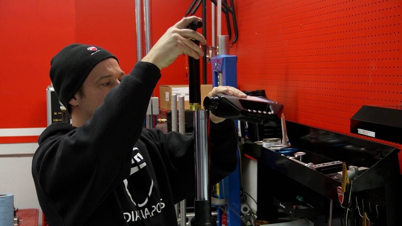 Matt sets the proper fork oil level.