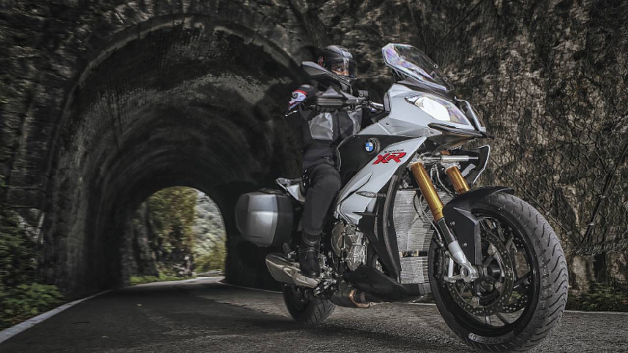 Metzeler Roadtec 01 Tire Review — Dr. Moto Review