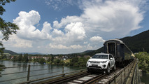 Land Rover Discovery Sport tows 100-ton train