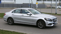 Makyajlı Mercedes C Sınıfı casus fotoğrafları