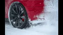 Angedriftet: Model S im Schnee