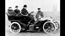 Edward VII. von England lässt sich zu Beginn des 20. Jahrhunderts in einem Daimler 18/24 PS chauffieren.