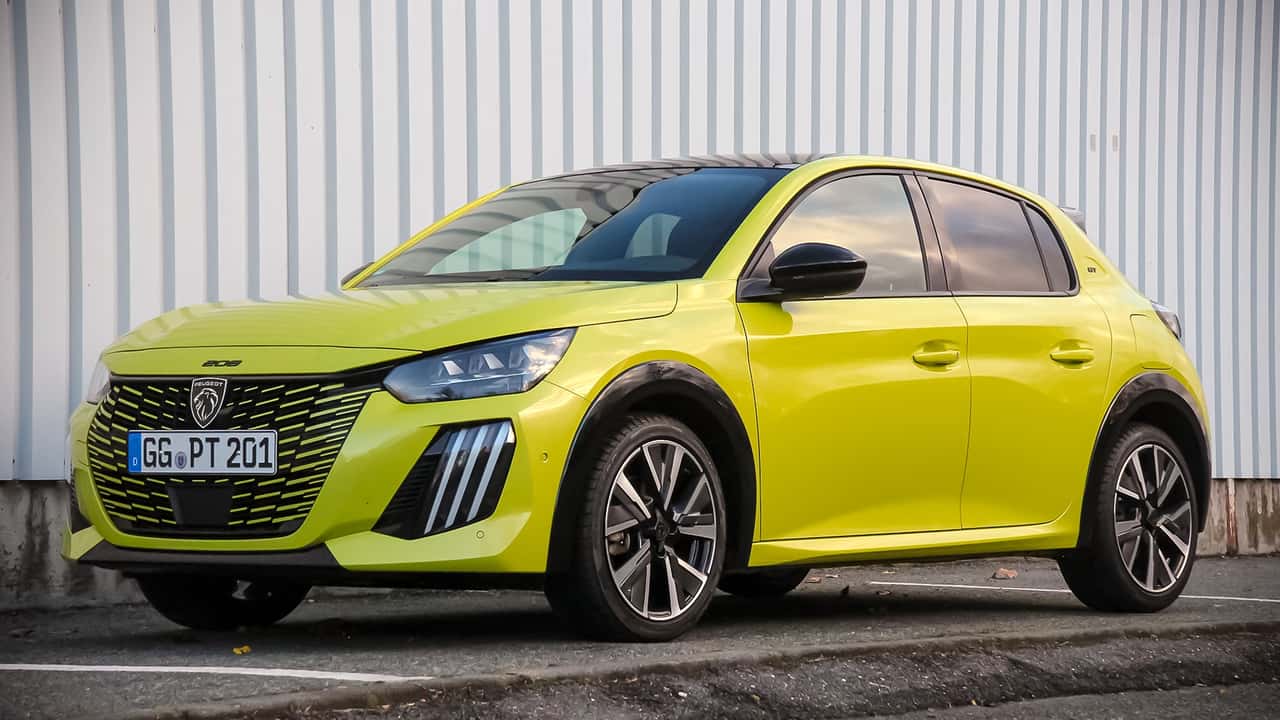 Derretendo no Brasil, Peugeot 208 é o carro mais vendido na França