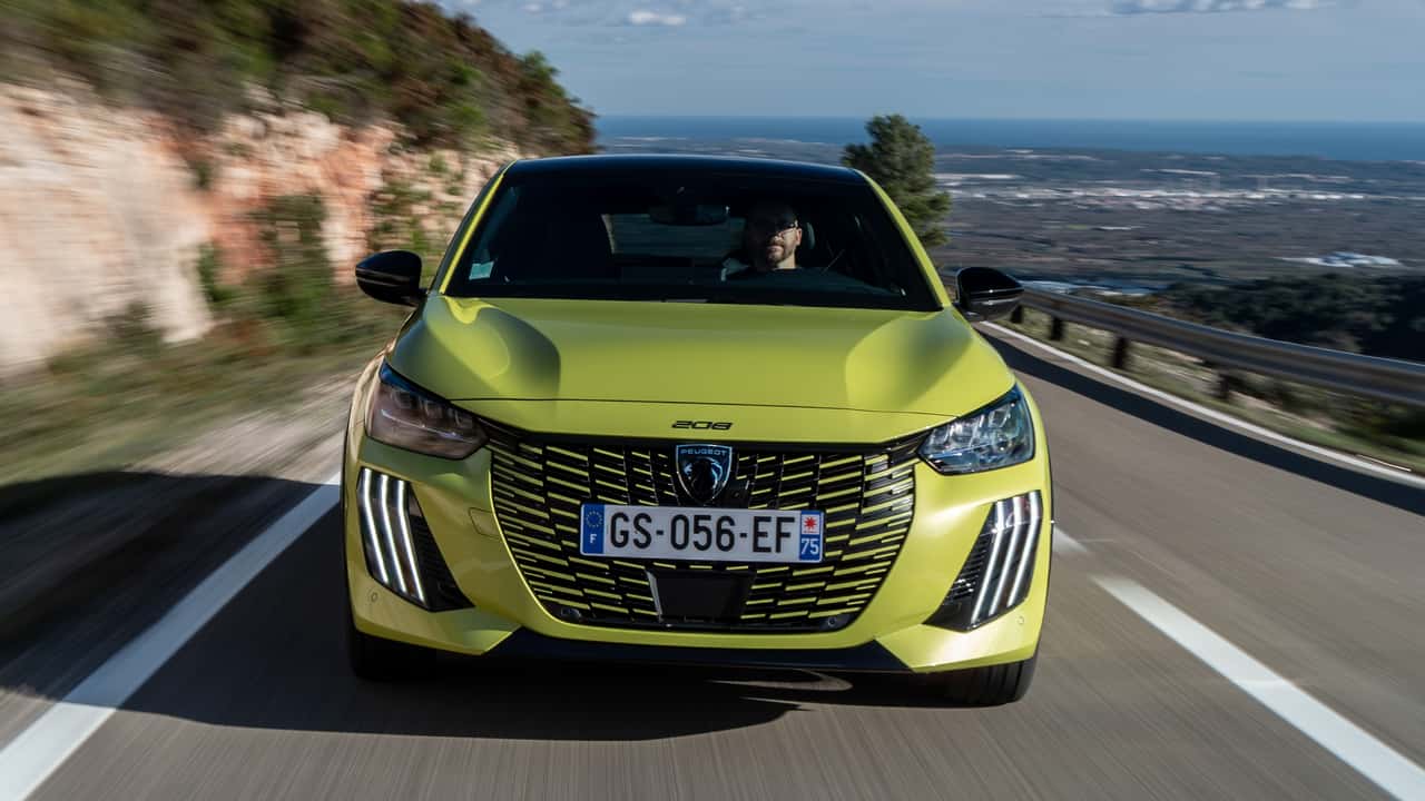 Peugeot E-208 GT (2024) in Agueda-Gelb: Das Exterieur