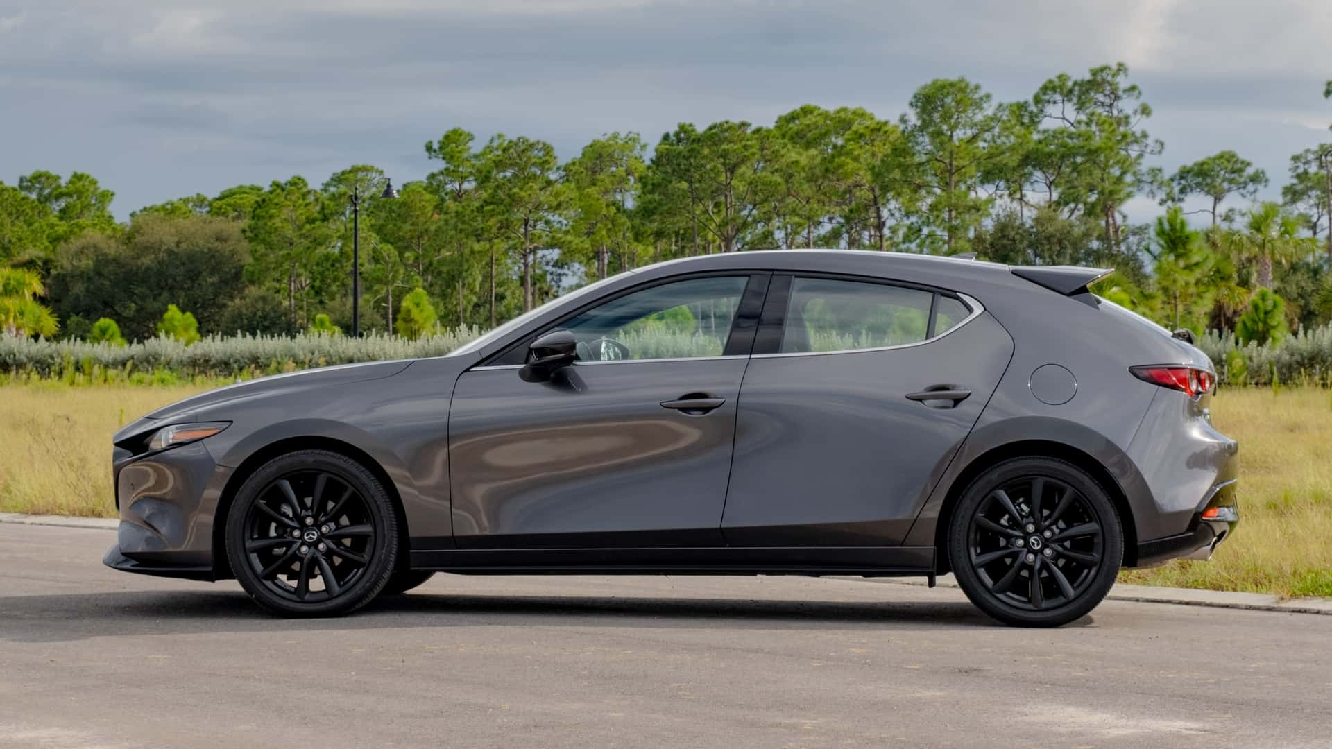 https://cdn.motor1.com/images/mgl/9m4yG1/s1/2024-mazda3-turbo-review.jpg