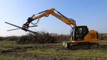 Escavatori JCB: abbattono un frutteto