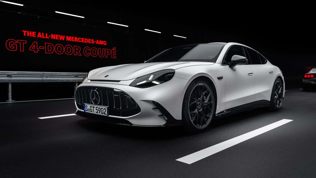 سيارة مرسيدس- AMG GT ذات أربعة أبواب