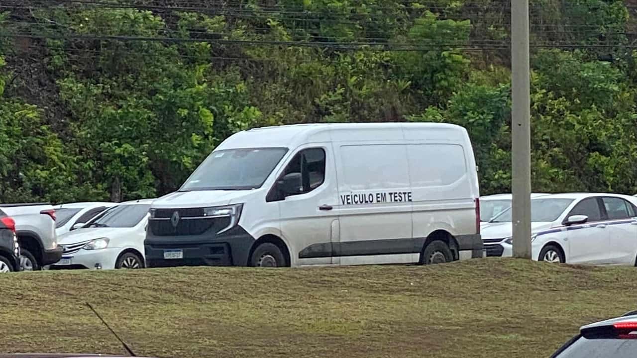 Flagra: Renault testa nova geração do Master no Brasil