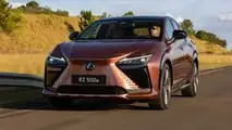 Lexus RZ 500e 2026 em movimento