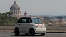 Fiat consegna Topolino e Tris al Vaticano