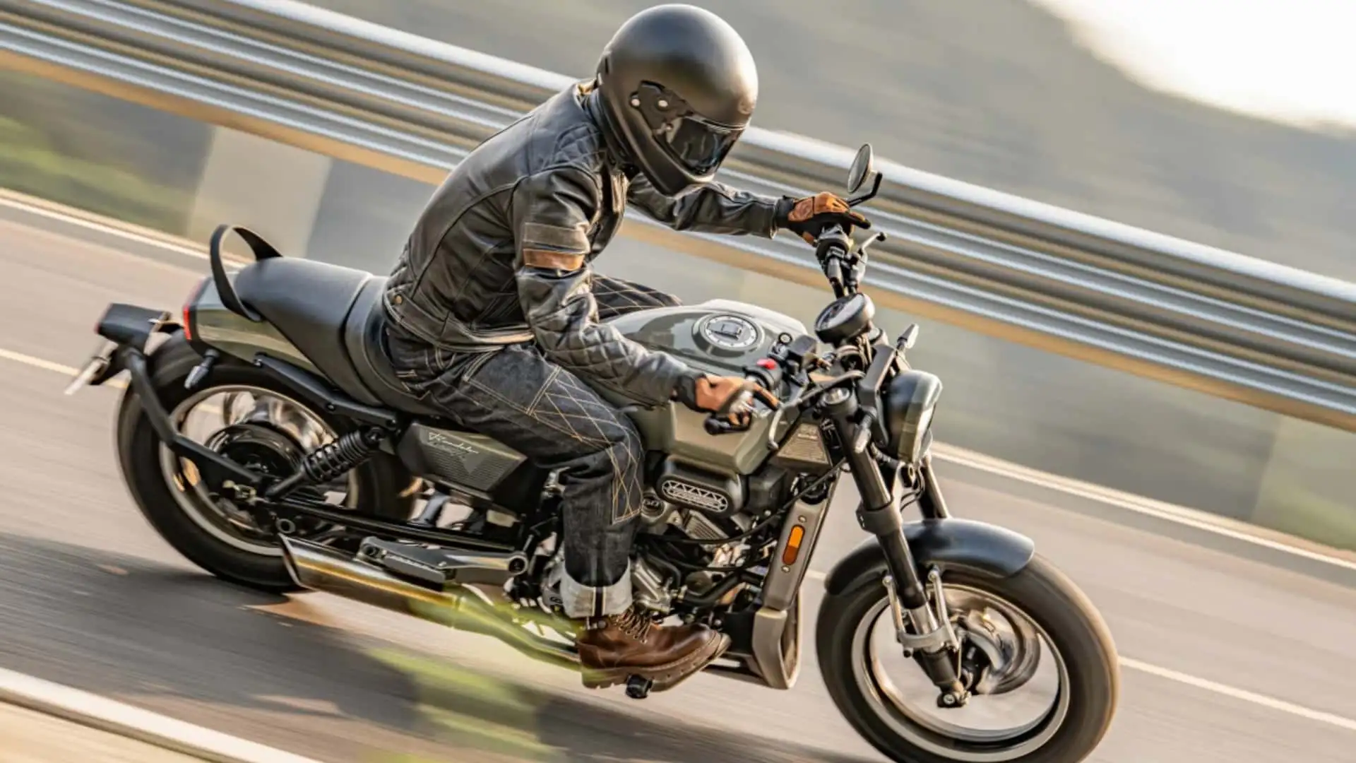 低走行3.200㌔　HYOSUNG　GV250　　 2016 Hyosung GV250 Review
