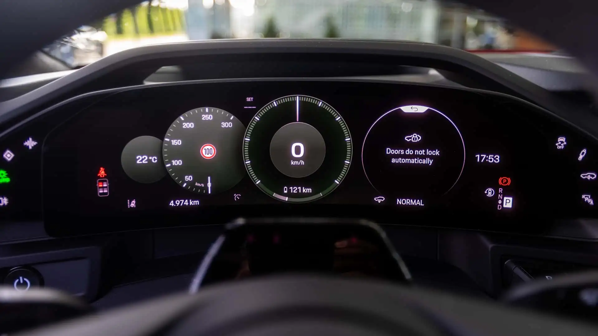 https://cdn.motor1.com/images/mgl/9m8Vql/s1/2026-porsche-cayenne-s-coupe-electric.webp