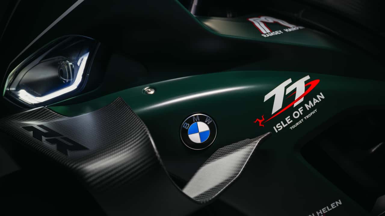 bmw m 1000 rr iom tt