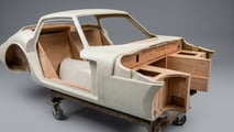 Marcos GT - chassi de madeira, carroceria de fibra de vidro