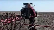 Agricoltori ucraini: coltivano e aiutano l'esercito