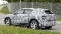 Foto spia del SUV Mercedes EQC di nuova generazione