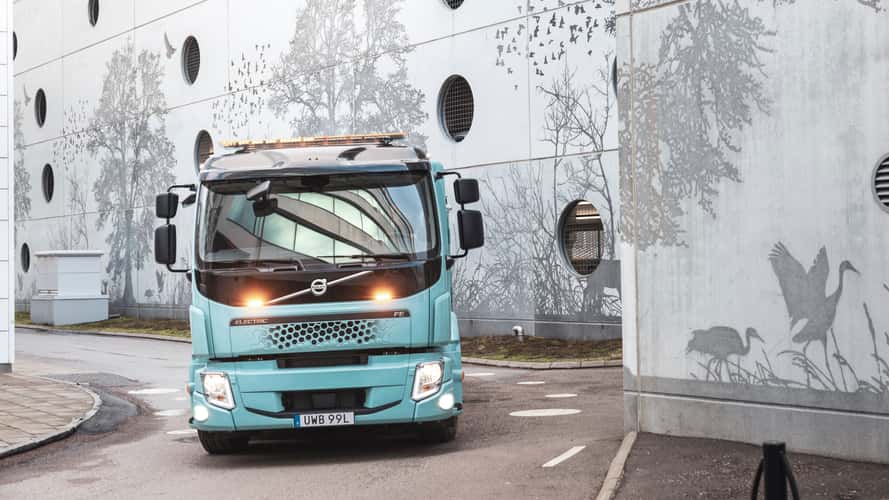 Volvo, più energia e fino a 450 km per FE ed FL elettrici