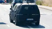 Hyundai Santa Fe (2024) als Erlkönig zeigt Lichtsignatur
