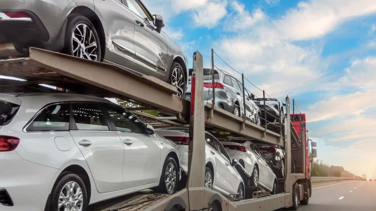 Autotransporter auf der Autobahn
