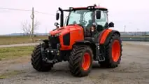 Kubota: trattore M 6-142 e aratro pentavomere in risaia