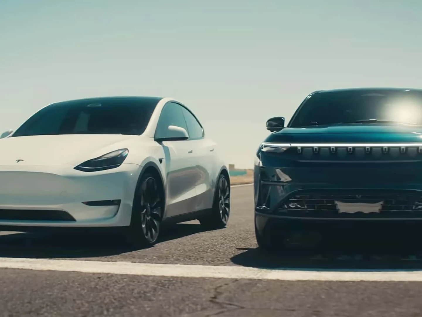 Jeep Wagoneer S de 600 cv enfrenta Tesla Model Y em desafio de