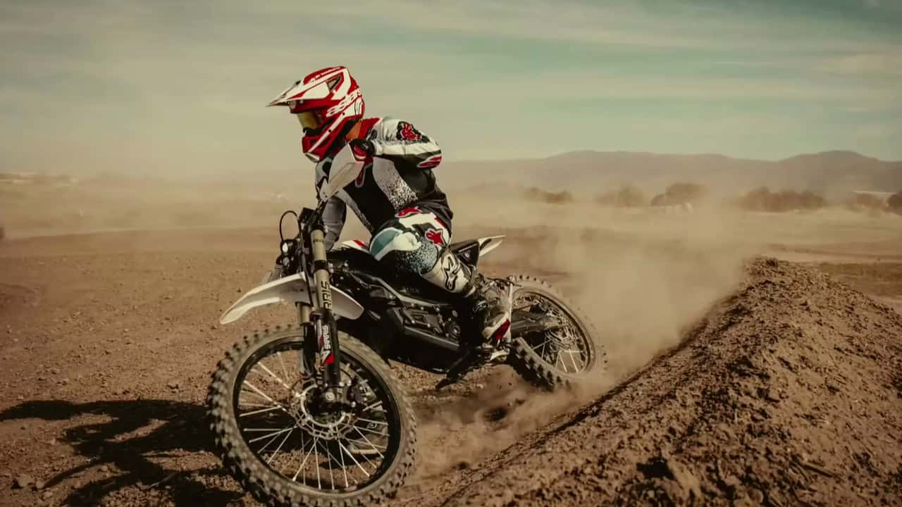 Zero And Alpinestars Want To Get You Into Electric Dirt Biking. So They’re Sweetening The Deal