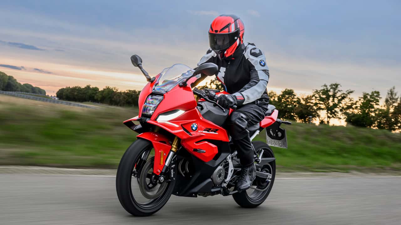 BMW F 450 RR é lançada como variante esportiva de modelo que será nacional: a F 450 GS