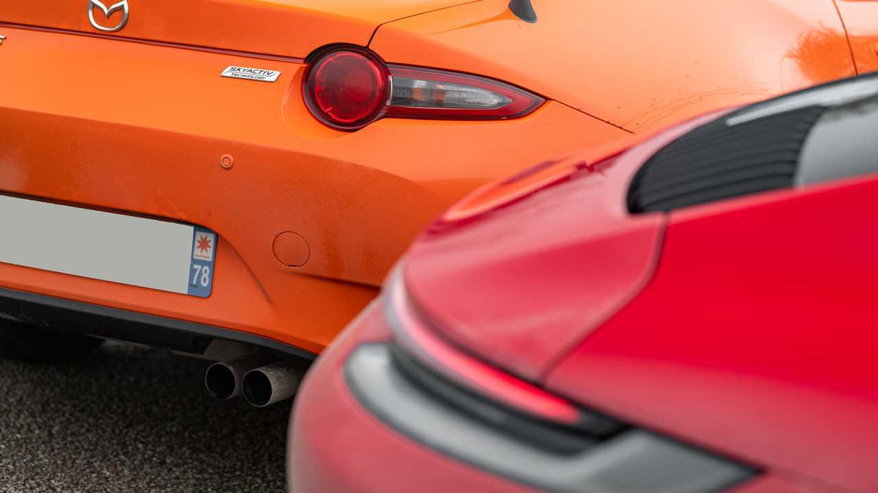 Porsche 911 Carrera GTS vs Mazda MX-5
