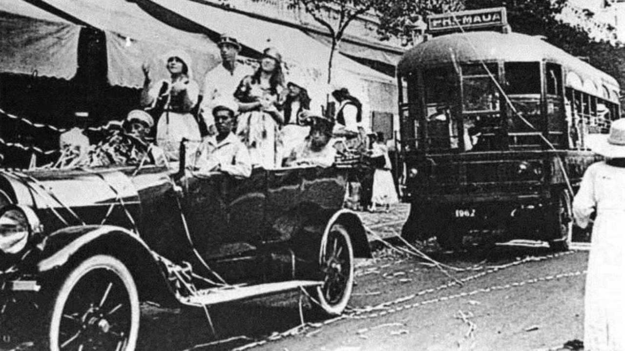 004 - Ônibus elétrico Brill em operação no Rio (1919)