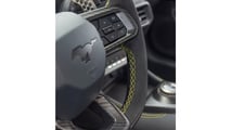 Volant en carbone liquide Ford Mustang GTD