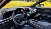 Primeira viagem do Cadillac Lyriq-V em 2026.