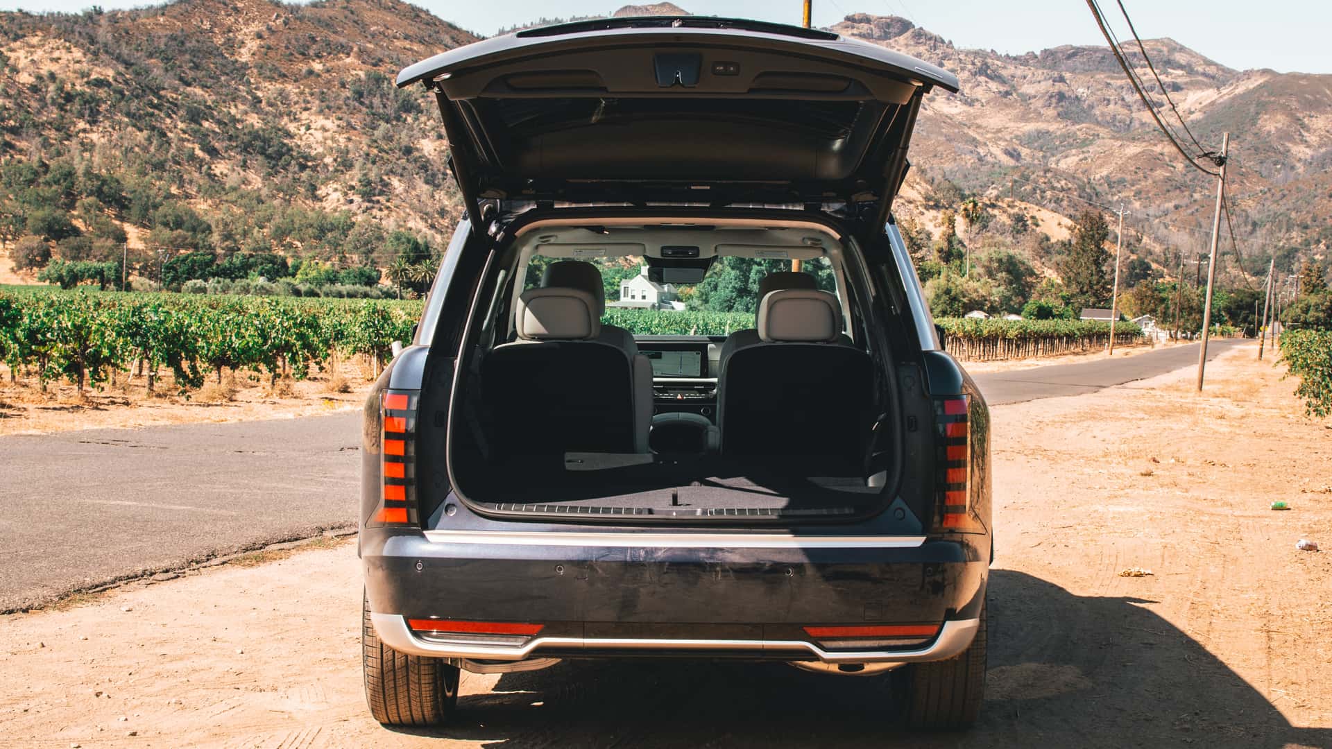 https://cdn.motor1.com/images/mgl/9meMrm/s1/2026-hyundai-palisade-review.jpg