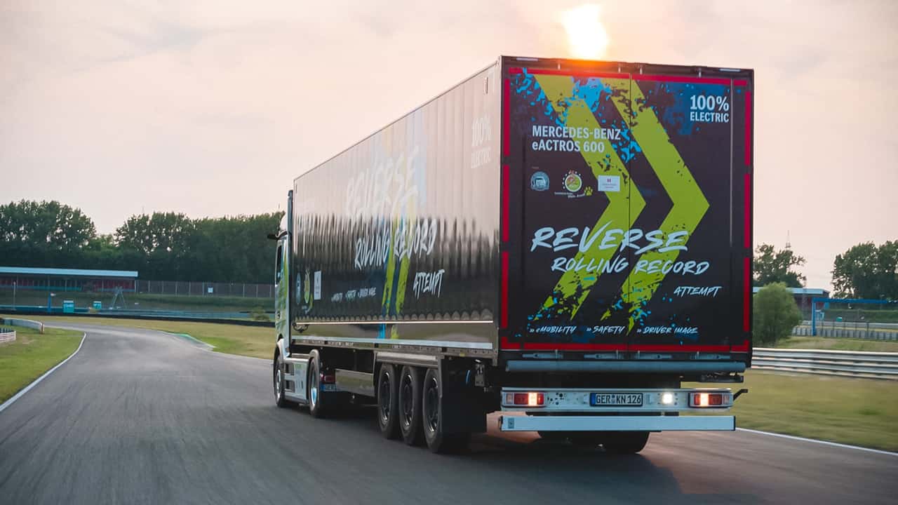 Mercedes-Benz Trucks bricht GUINNESS WORLD RECORDS-Weltrekord mit eActros 600