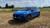 Subaru Crosstrek: SUV 4x4 ibrido ideale per campagna e città
