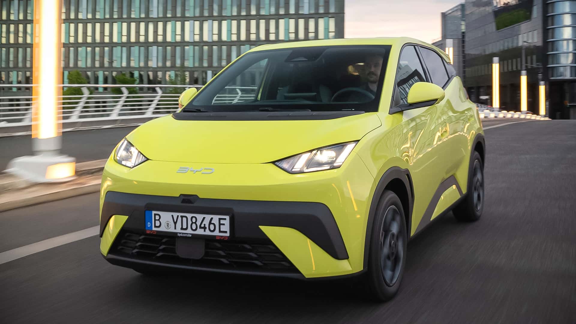 Reino Unido: Los Eléctricos Lideran las Ventas de Automóviles con un 30% del Mercado