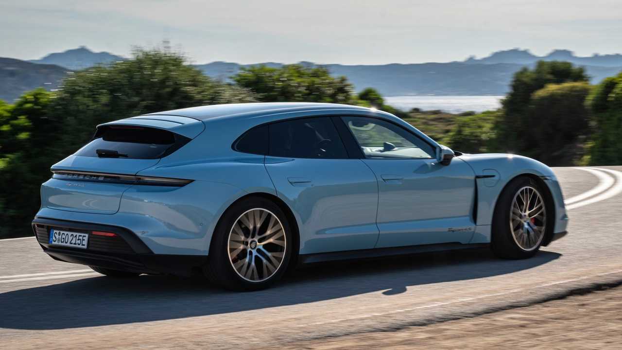 Foto - Porsche Taycan 4S Sport Turismo (2022), prova su strada