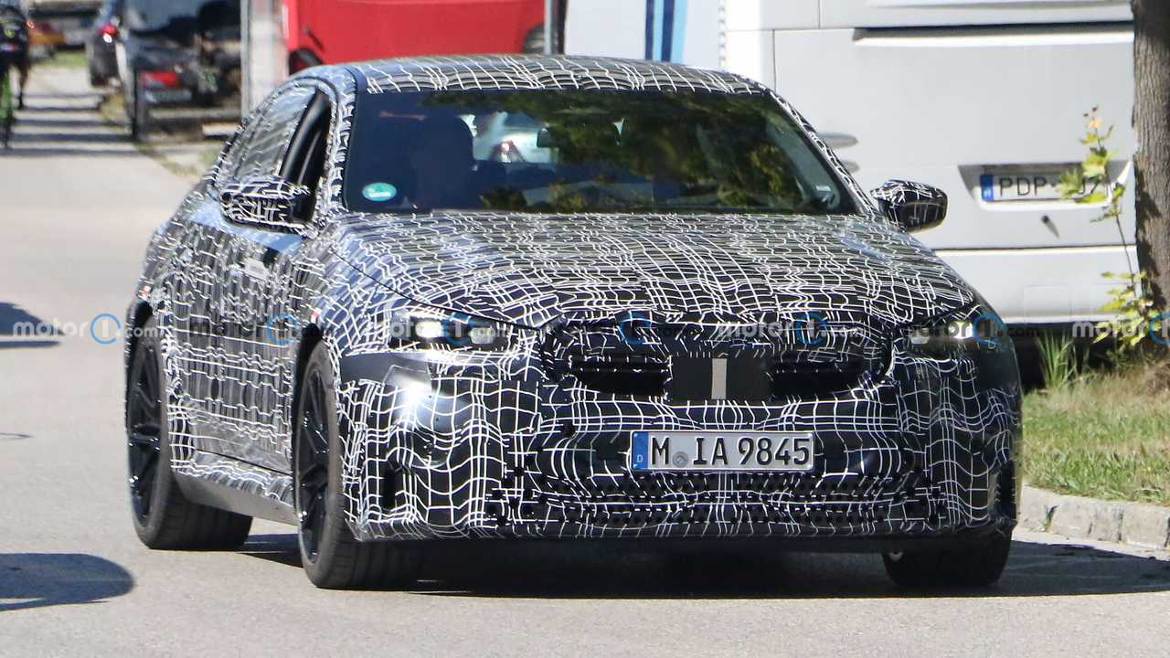 Nuova BMW M5, le foto spia dell'ibrida plug-in