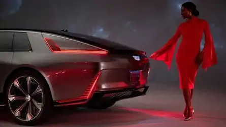 Cadillac тизерит корму фастбэка Celestiq Cadillac Celestiq Show Car Rear View