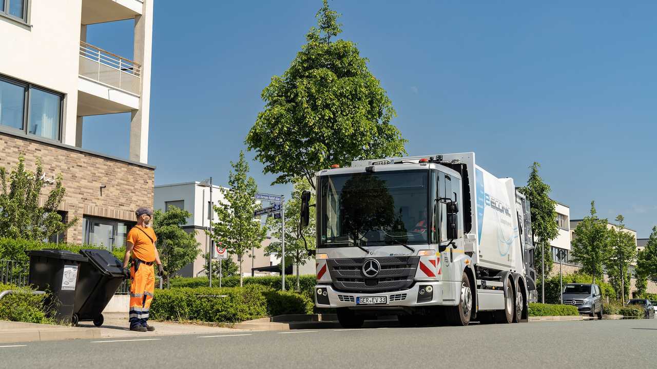 Mercedes-Benz eEconic in prima linea nella raccolta rifiuti a Francoforte