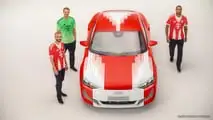 Konrad Laimer, Manuel Neuer und Jonathan Tah mit dem Audi RS e-tron GT FC Bayern Concept