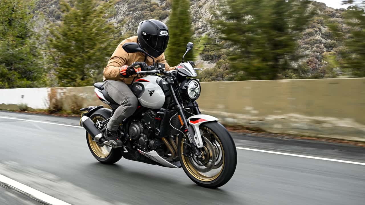 Если не можешь выбрать между современным и ретро, купи Triumph Trident 800