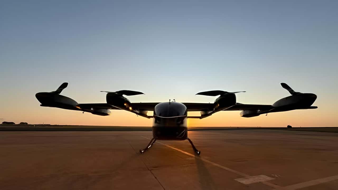 Carro voador da Embraer faz 1º voo no Brasil