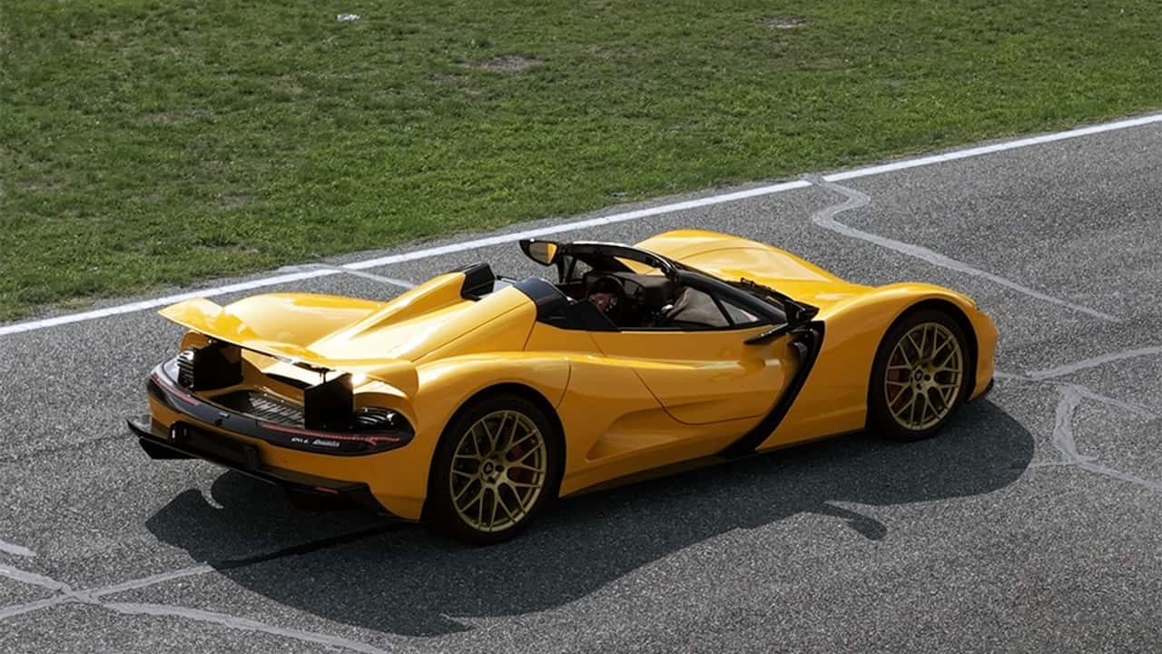 أسرع سيارة كهربائية في العالم، الآن بلا سقف