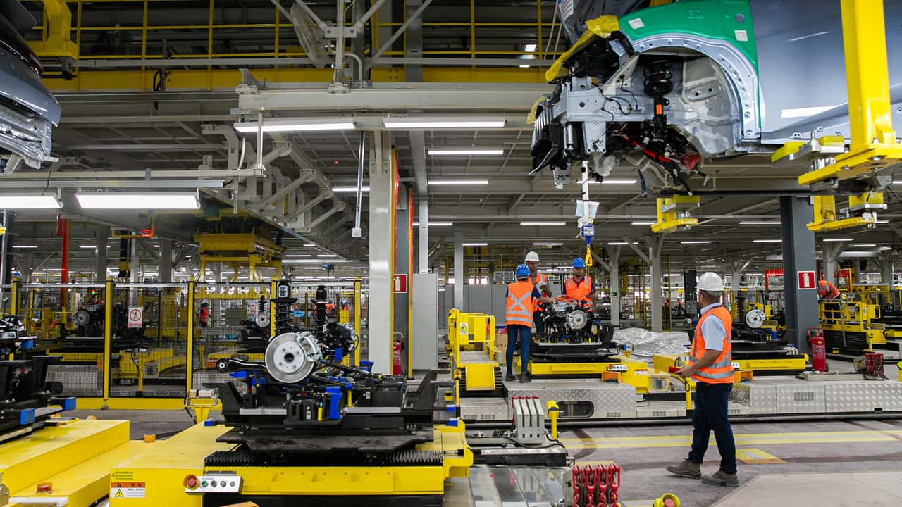 BYD já tem 100 mil carros encomendados para fábrica no Brasil