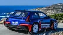 Renault 5 Turbo 3E bei der Rallye Tour de Corse