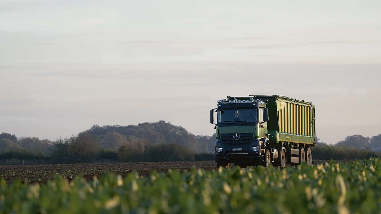 Camion pesanti in campo: cosa devono sapere le aziende agricole nel 2026
